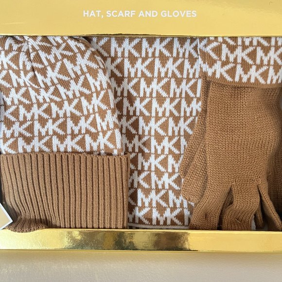 NEW & BOXED MICHAEL KORS LOGO SCARF HAT GLOVE SET DARK CAMEL CREAM - Picture 2 of 3
